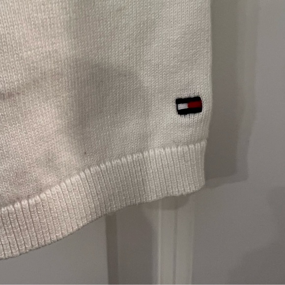 NWT Tommy Hilfiger Ivory Floral V-Neck Sweater - Picture 2 of 11